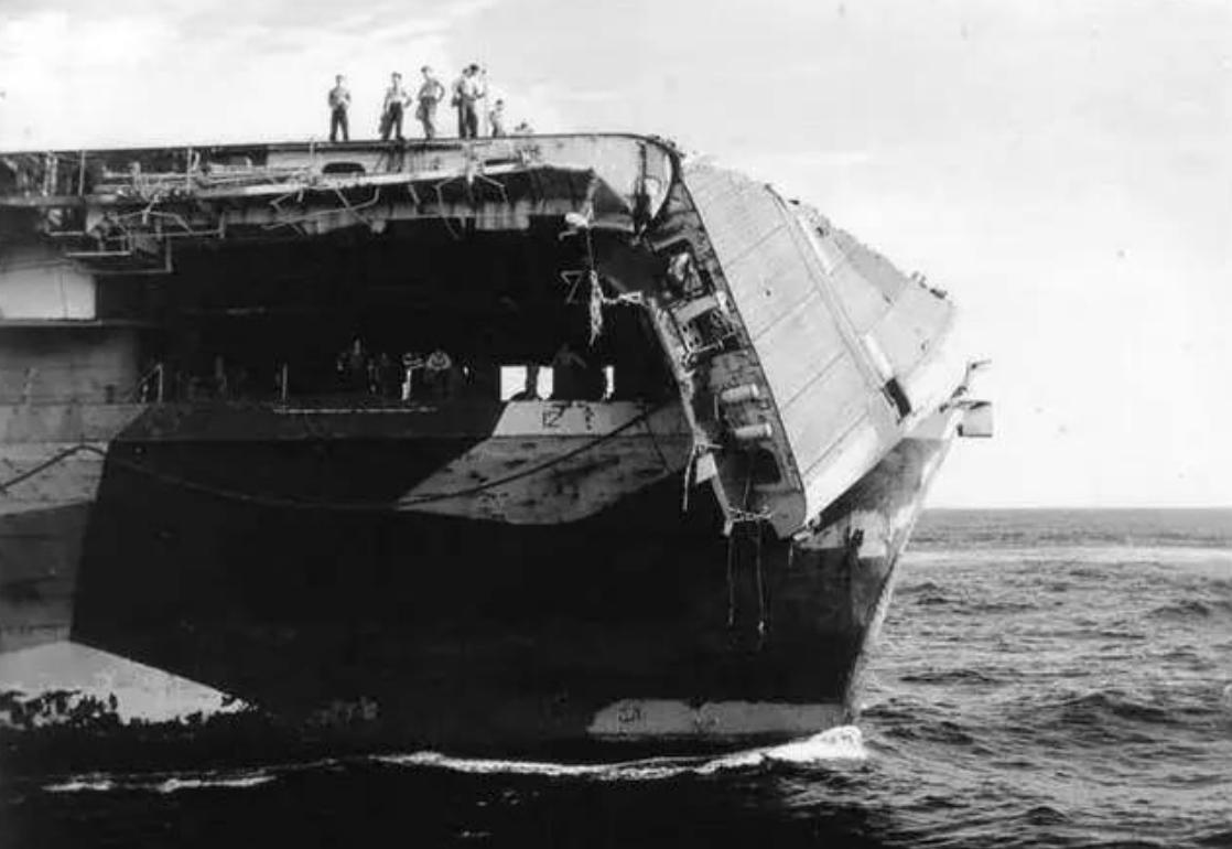 航空母舰能顶得住台风海啸吗,航空母舰遇海啸台风