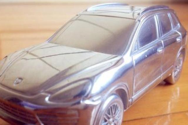 为何不用又轻又硬的不锈钢造车?保时捷试过,至今不能上路