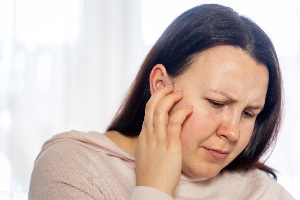 耳鸣是什么原因导致的,耳鸣是什么原因引起的蝉鸣