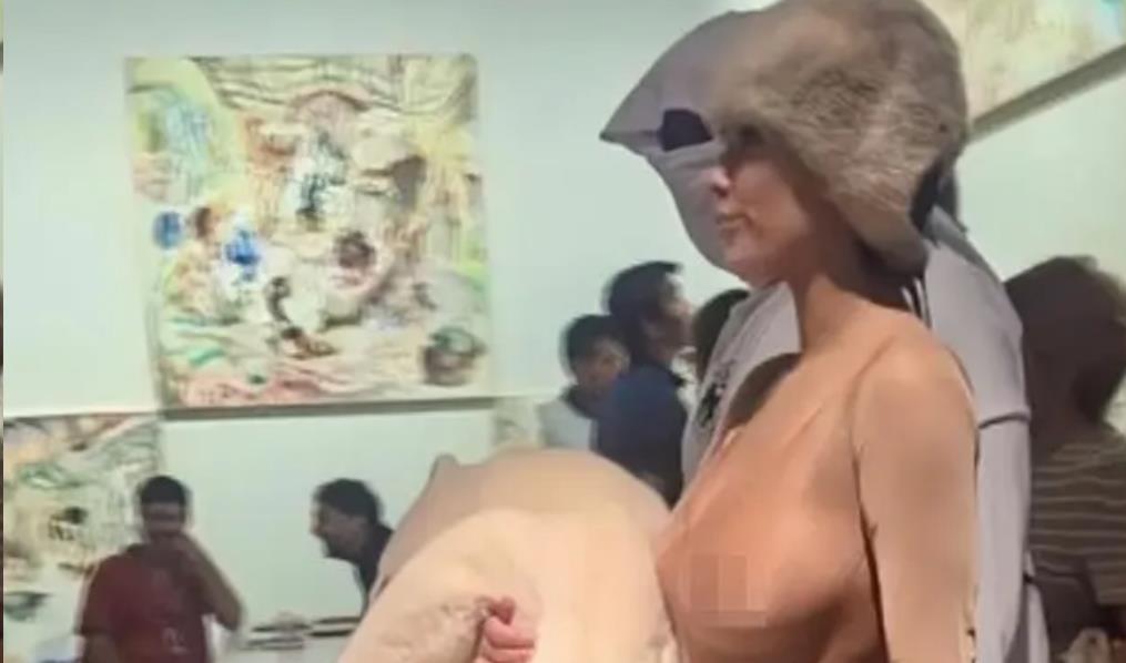 卡戴珊挺着大肚子,卡戴珊胖照