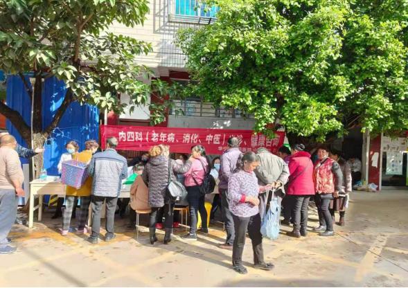 「我为群众办实事」华宁县人民医院中医医院开展“多科联合下乡义诊”活动