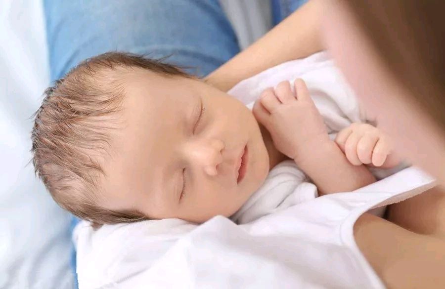 新生儿0-1个月护理常识月嫂,婴儿出生一个月父母必备技巧