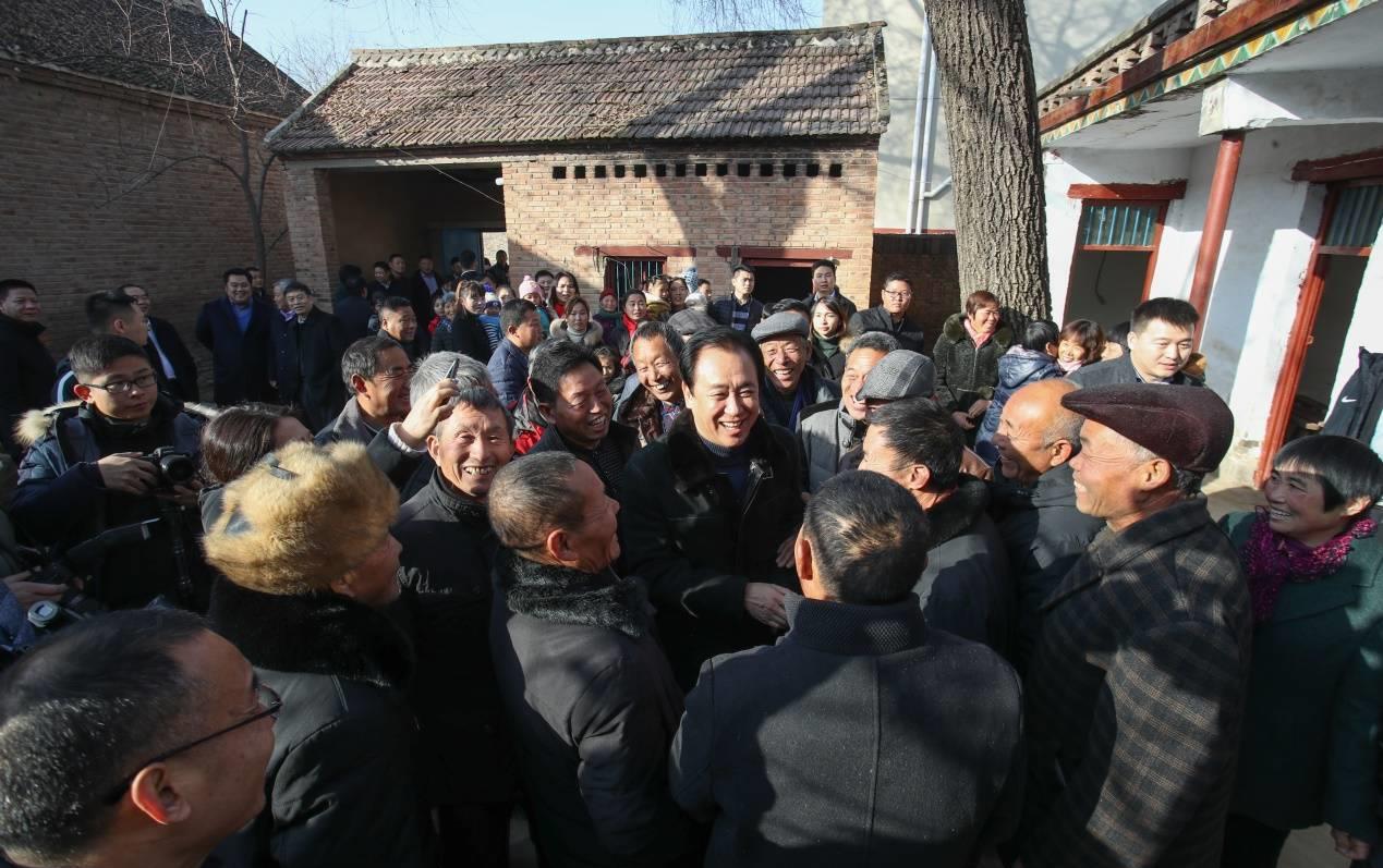 许家印的功德碑在什么地方,许家印村民守功德碑