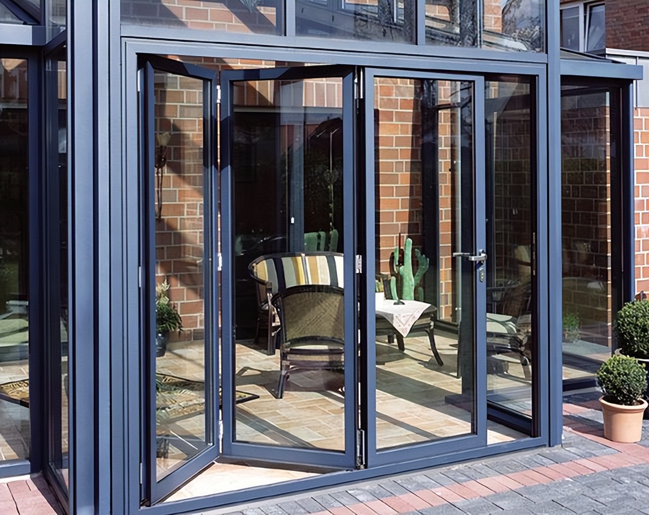 如何选择断桥铝窗户和玻璃,彩铝门窗和断桥铝有什么区别