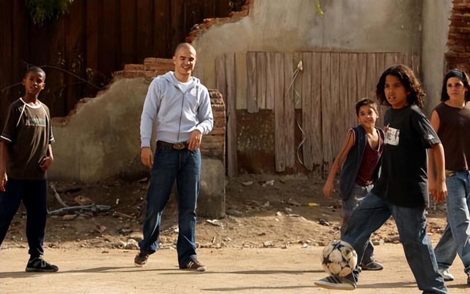 这才是真正的足球天才,他是足球场上的天才