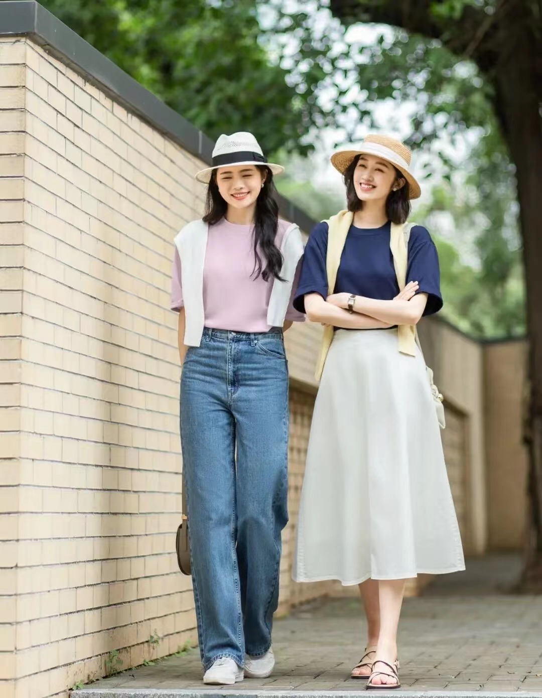 给闺蜜拍照仰拍技巧,姐妹拍照小技巧