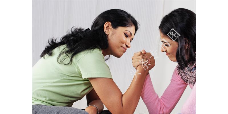 男邻居说捡到了我的衣服，我上去看了才发现那是我的内衣