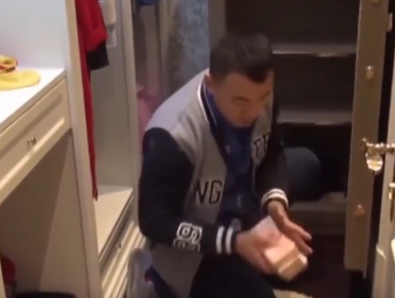 男子中700万彩票后挥霍一空被抓,男子彩票中700万挥霍一空被抓