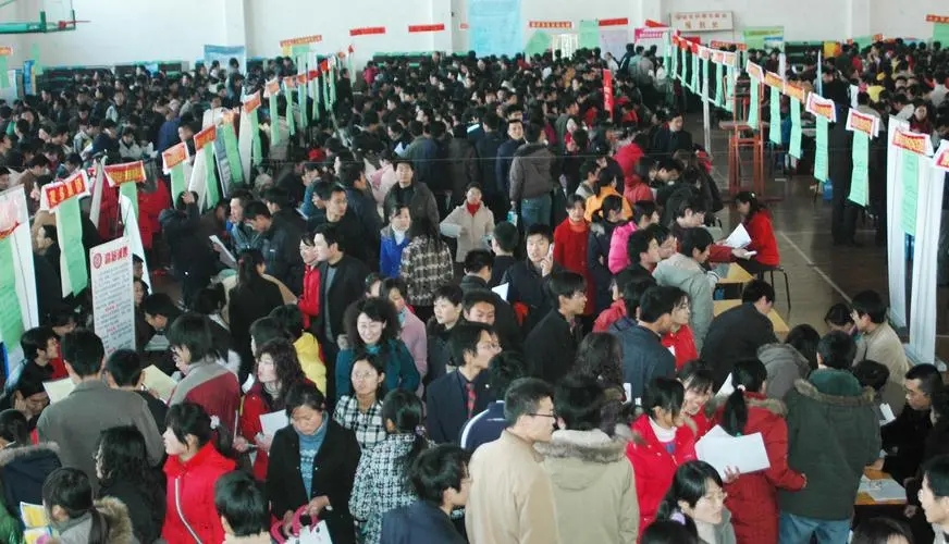 深度还原当代年轻人啃老,当代年轻人啃老现状