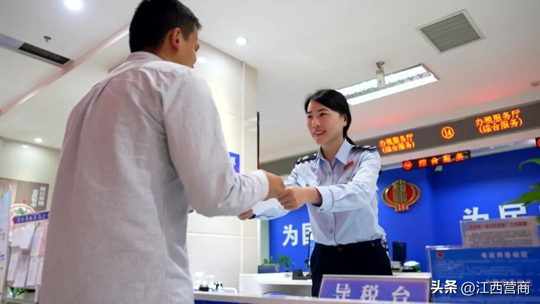 乘势而上扛旗争先,扛红旗夺荣誉争先创优