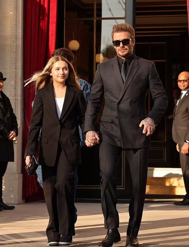 贝克汉姆小七服装,贝克汉姆和贝嫂年轻时候情侣装照