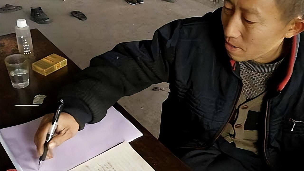 一小伙几十年研究彩票,小伙看破彩票机密一年挣80亿