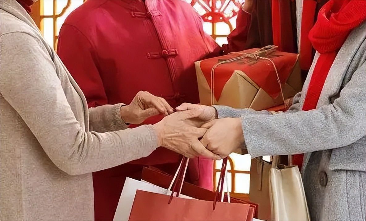 送礼买酒选什么?这4款“平价酒”,高档有牌面还不贵,很合适