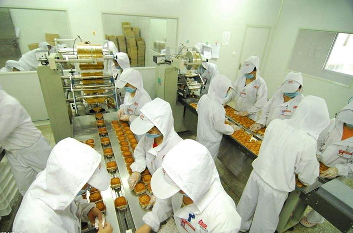 吃了烤肠里面的蛆会有事吗,火腿肠里吃到虫子是真的吗