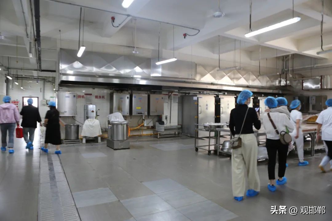 以爱之名育心成长主题活动,成人礼仪式学校举办