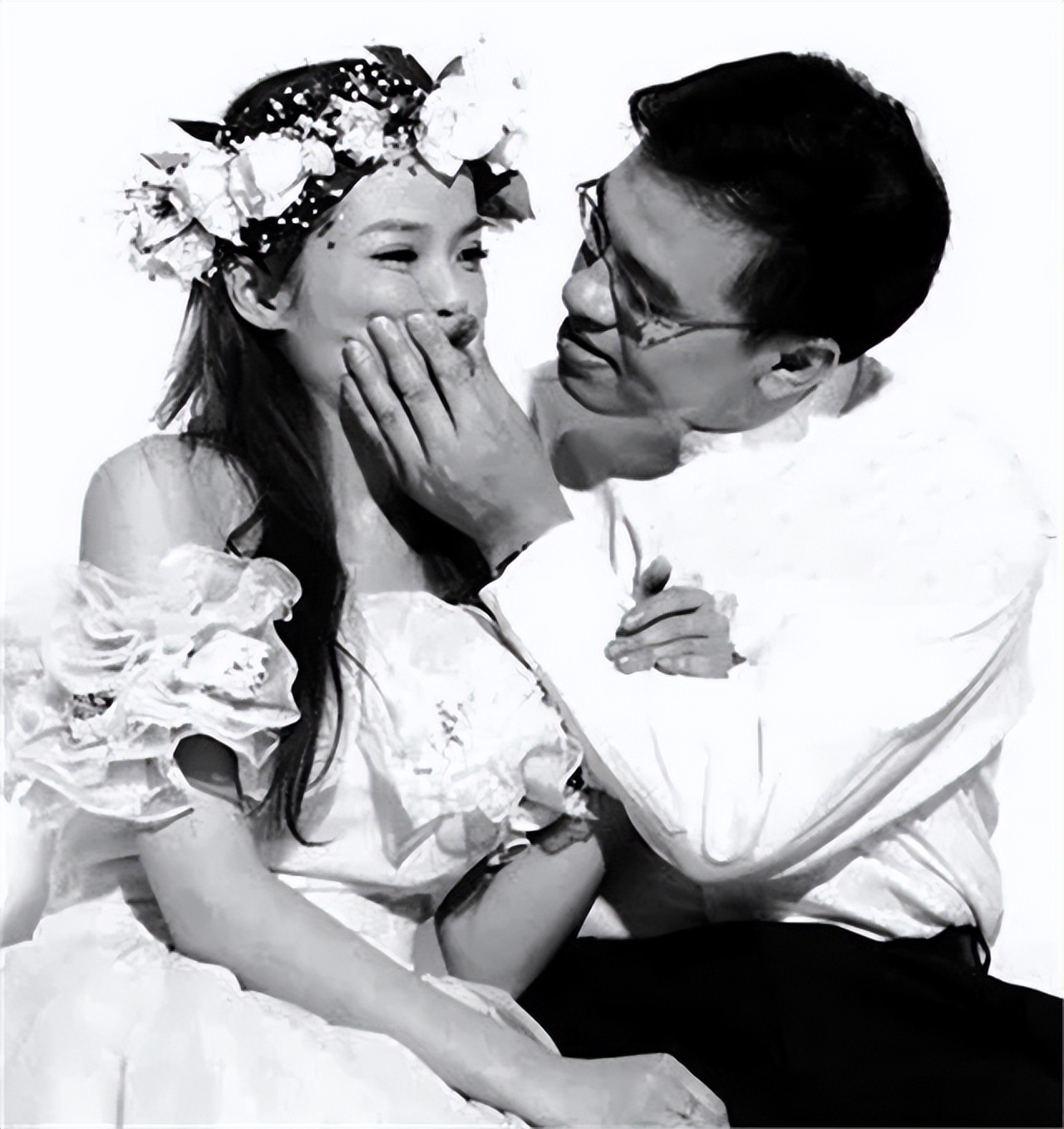 央视电视台主持人嫁给美籍华人,央视主持人嫁给富二代