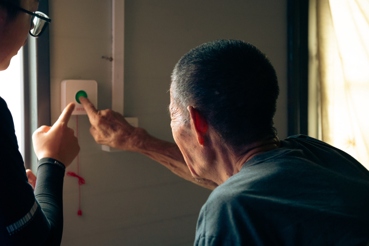 “红绿双键”守护南浔区首批2000名独居老人