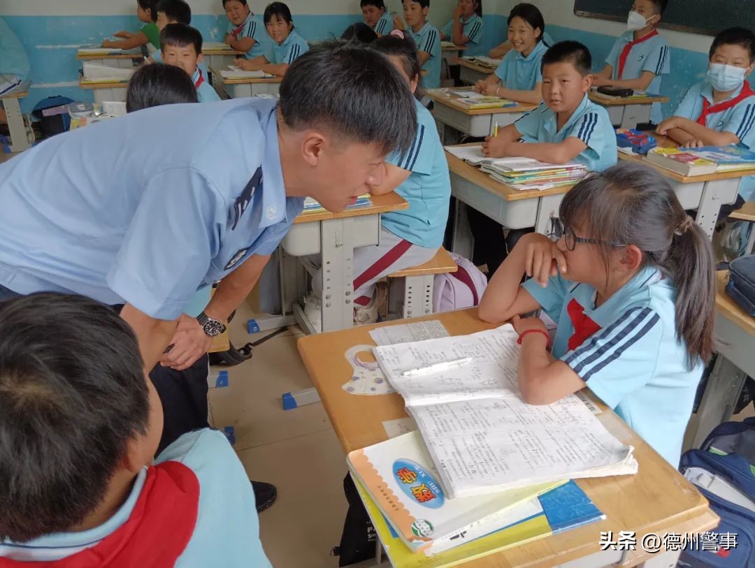 跟着警察去抓酒驾,跟着警察叔叔去出警