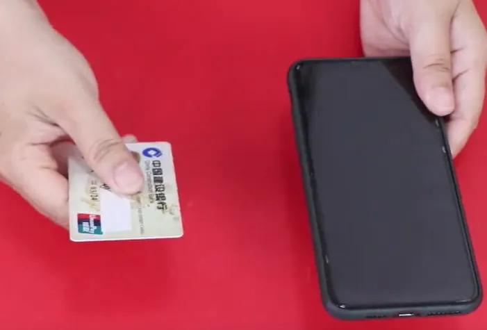 手机千万别和这几样东西放在一起,手机不能和哪些东西在一起了