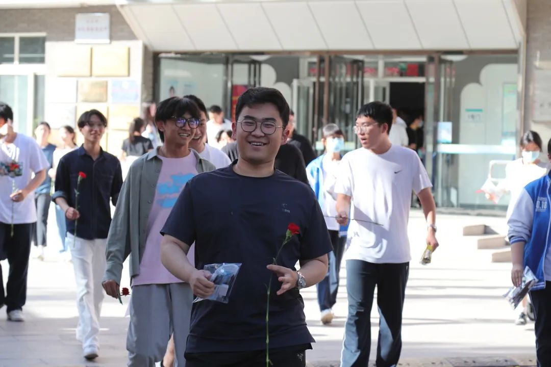 北京市第十八中学高考后“附加题”：康乃馨的归属