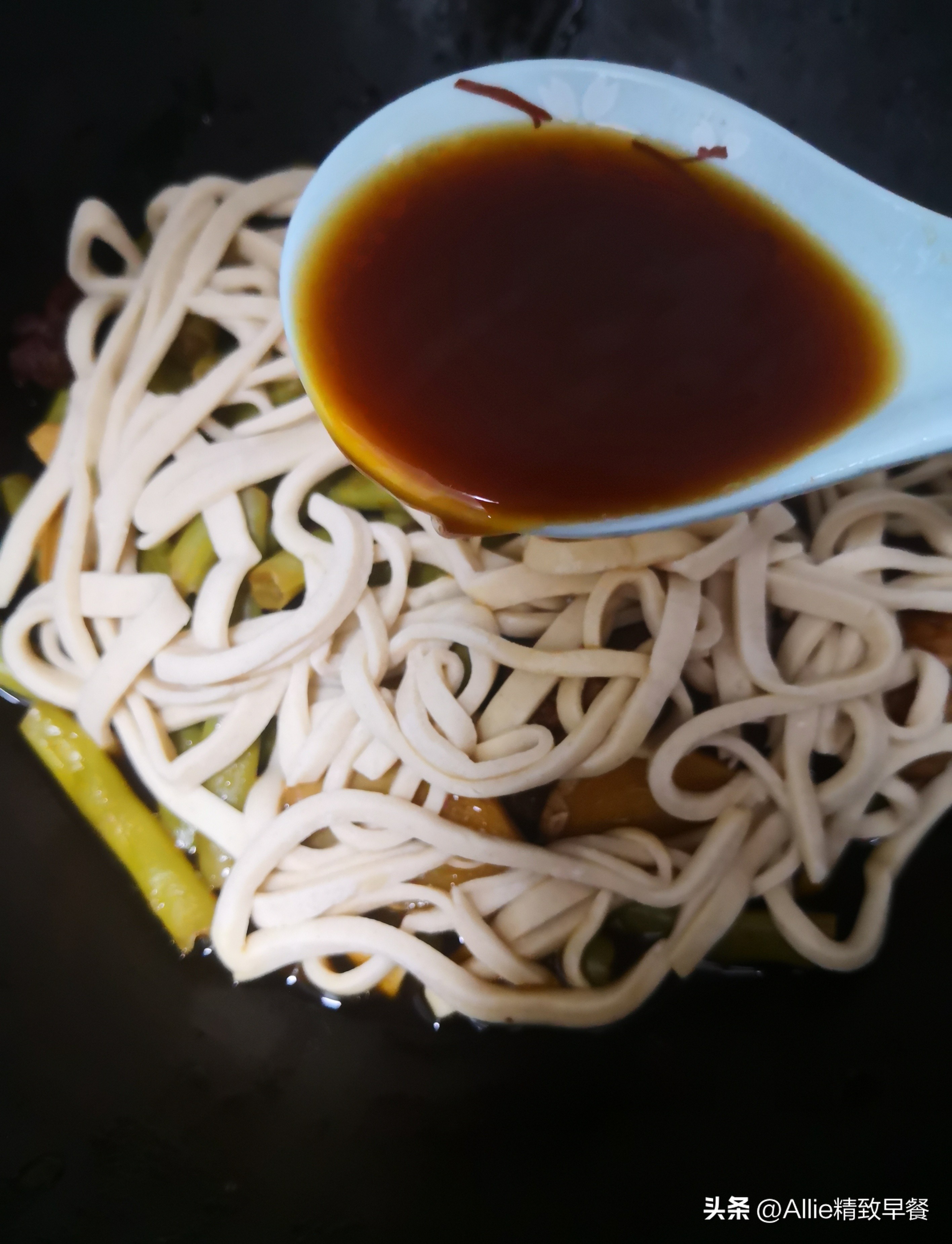 砂锅焖面老是粘锅怎么回事,豆角土豆西红柿焖面不会粘锅