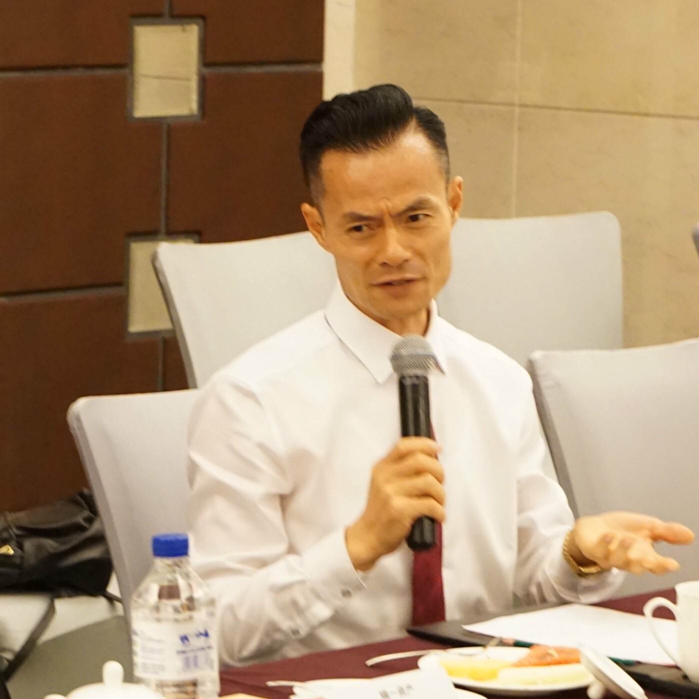 山东农民，初中学历，养过猪，却靠做期货身家10亿，凭啥？