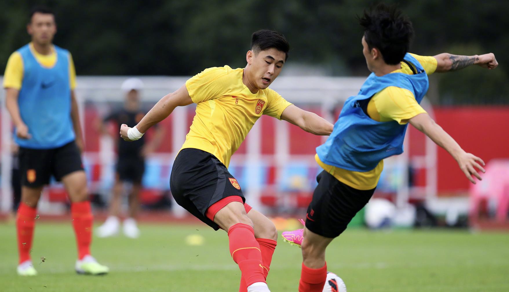 中国男足cctv5vs泰国队,今晚中国男足比赛直播cctv5