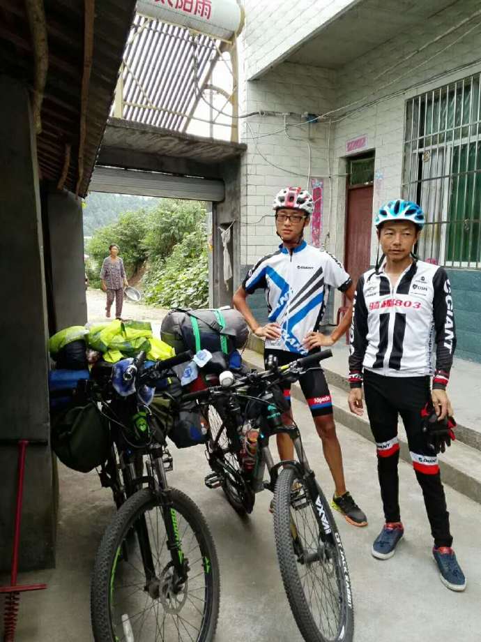 六千里路父与子，一路风尘一路歌---乌鲁木齐到成都骑行日记