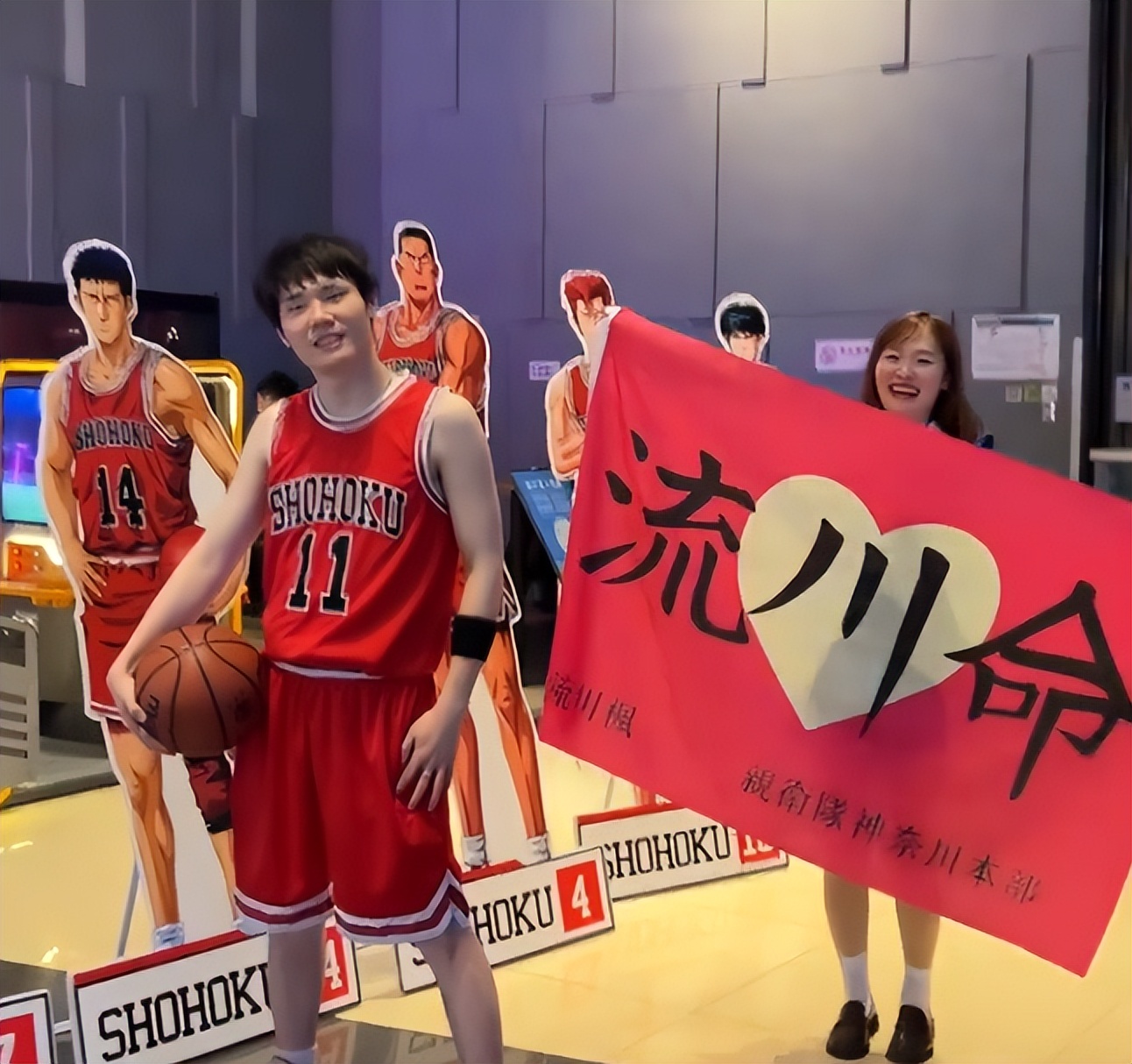 灌篮高手上映现场有多燃,熬夜追灌篮高手首映