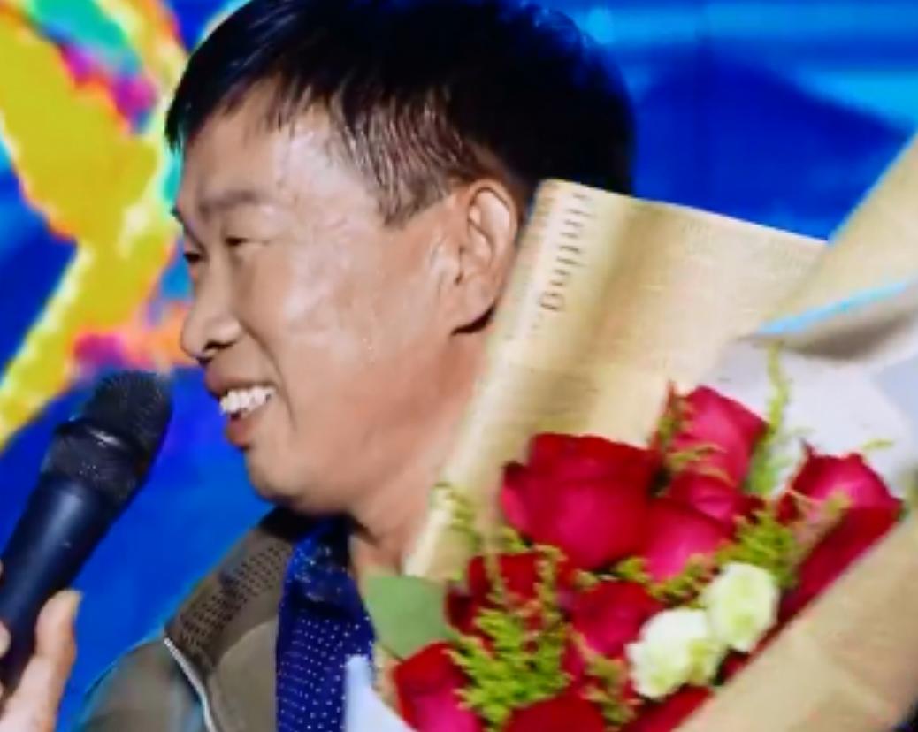 非洲22岁姑娘远嫁河南40岁农民，为其生下俩混血儿，如今怎样了？