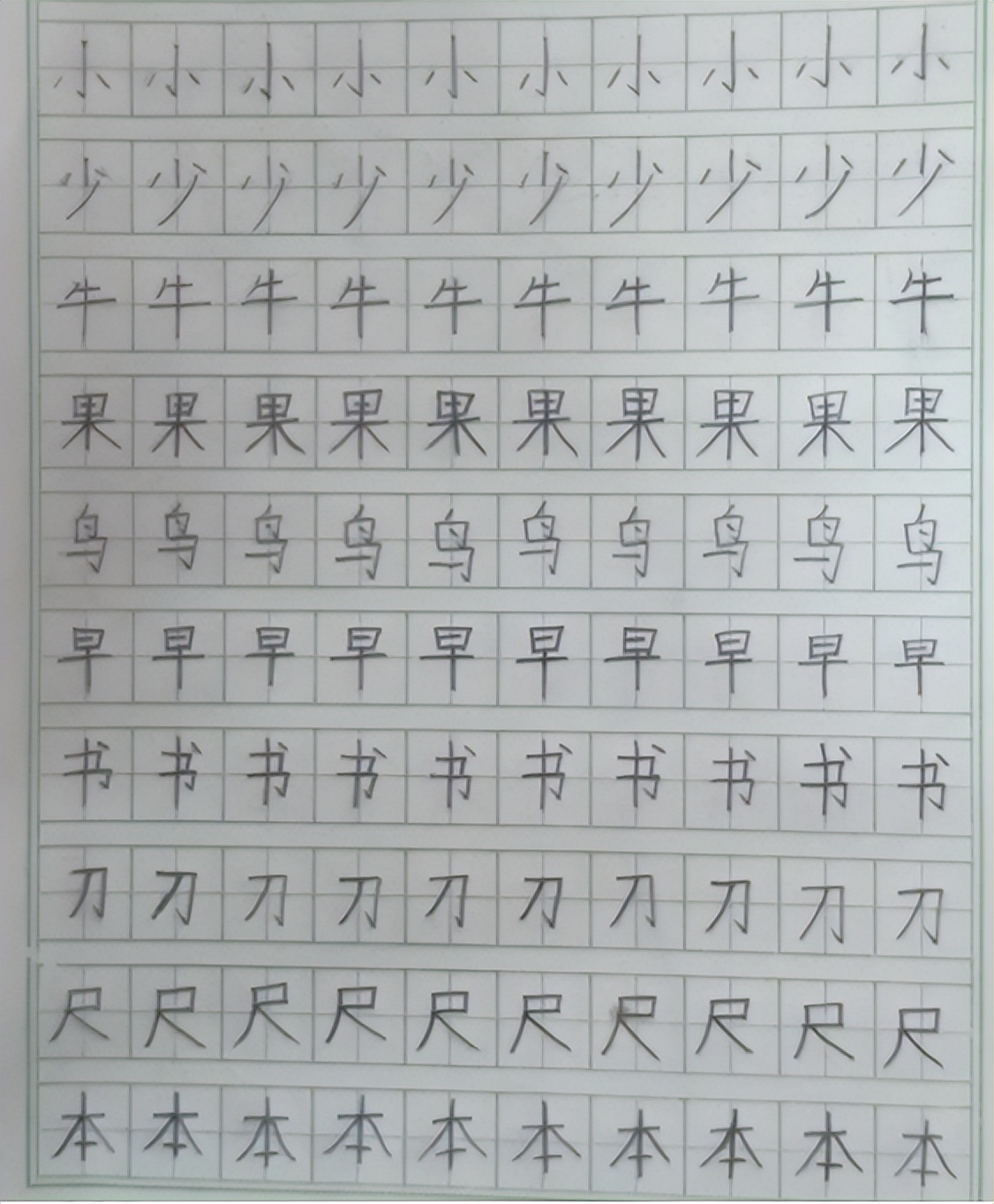 孩子写字不工整？语文老师分享2个方法，每天练10分钟写出漂亮字