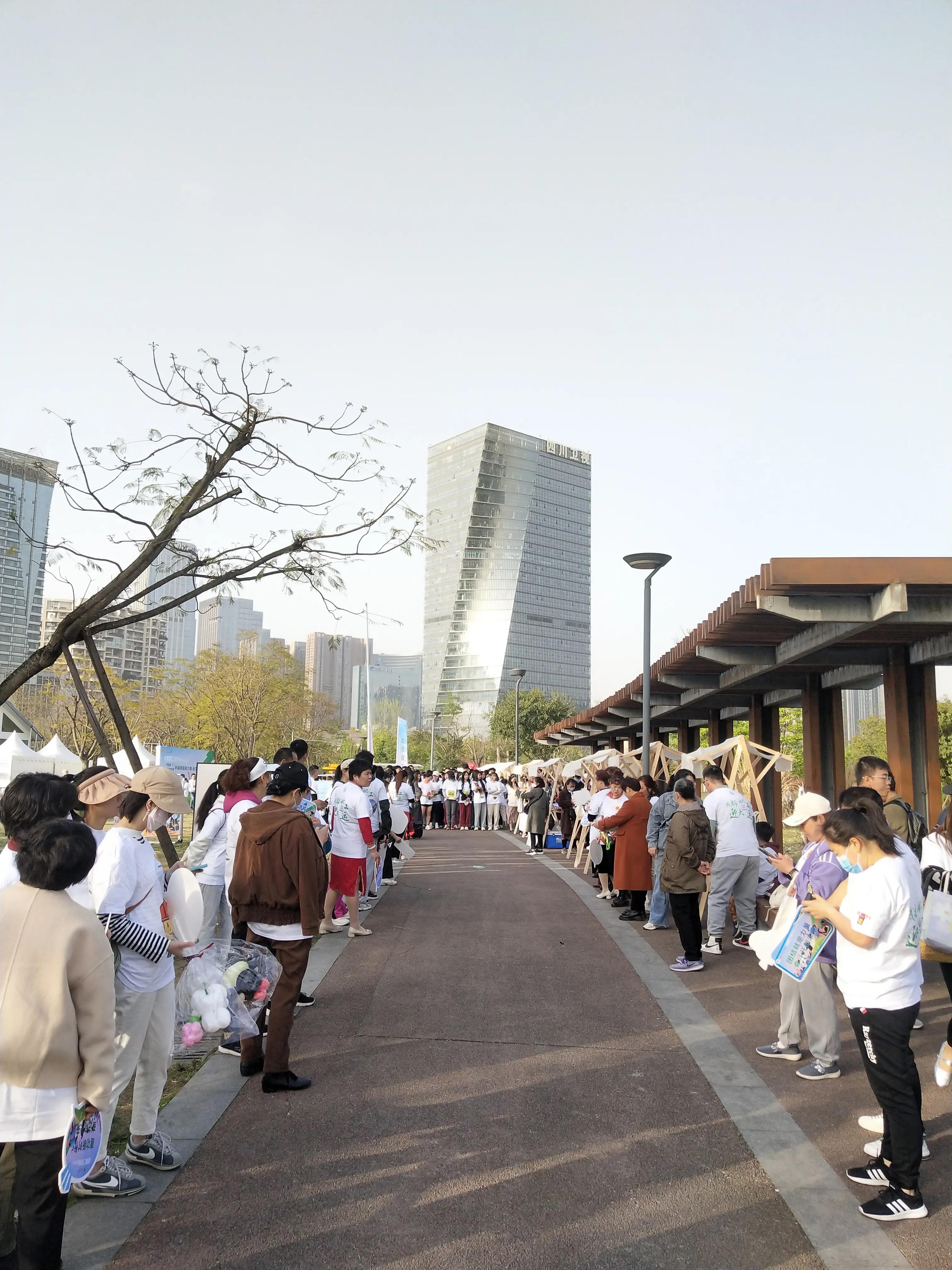 鍥涘窛鏂硅█娓告吵鍋ヨ韩,鍥涘窛璇濊皭闊虫墦娌硅瘲