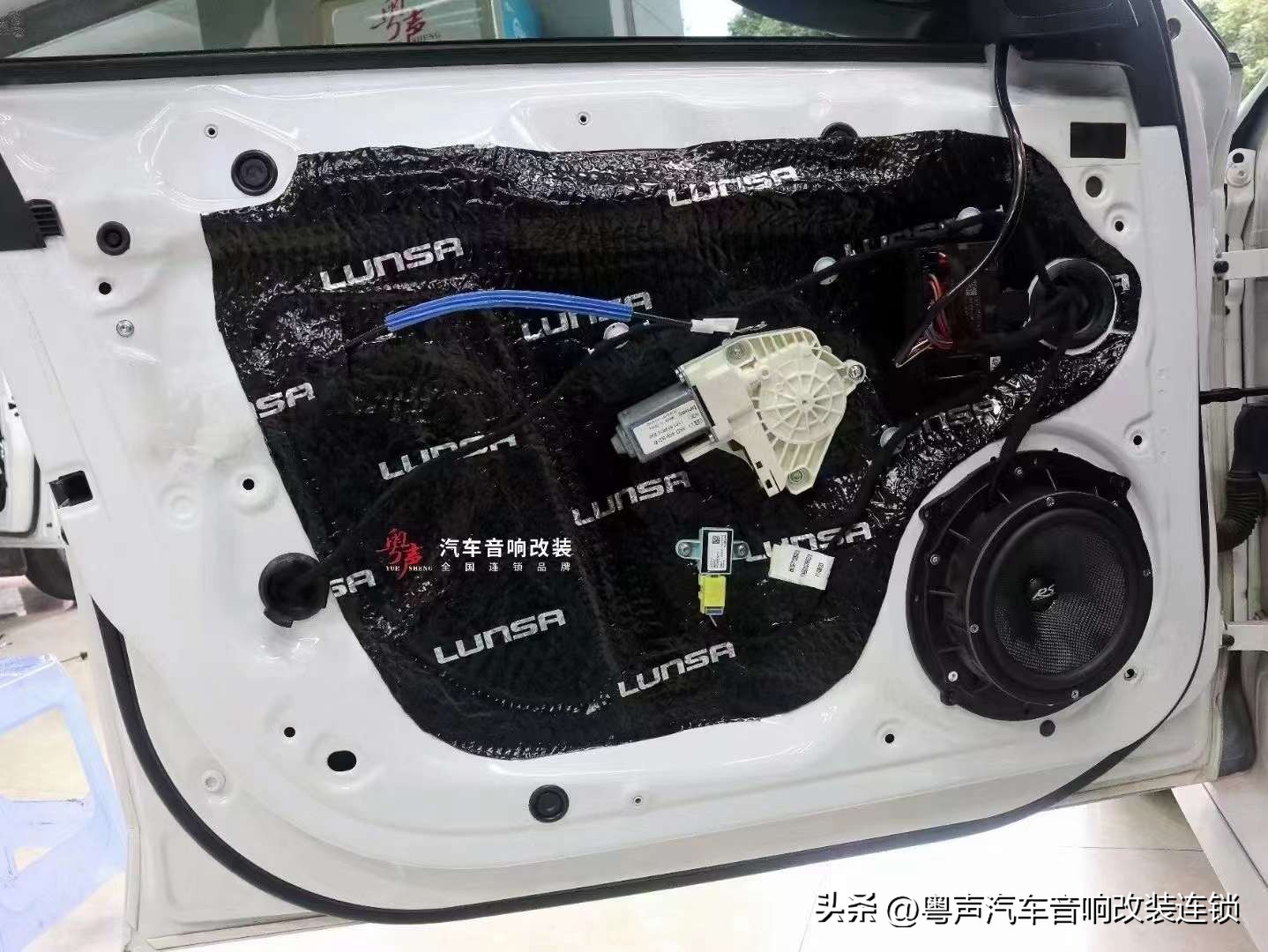 奥迪a4后排音响共振怎么解决,奥迪a4原车bo音响改装多少钱