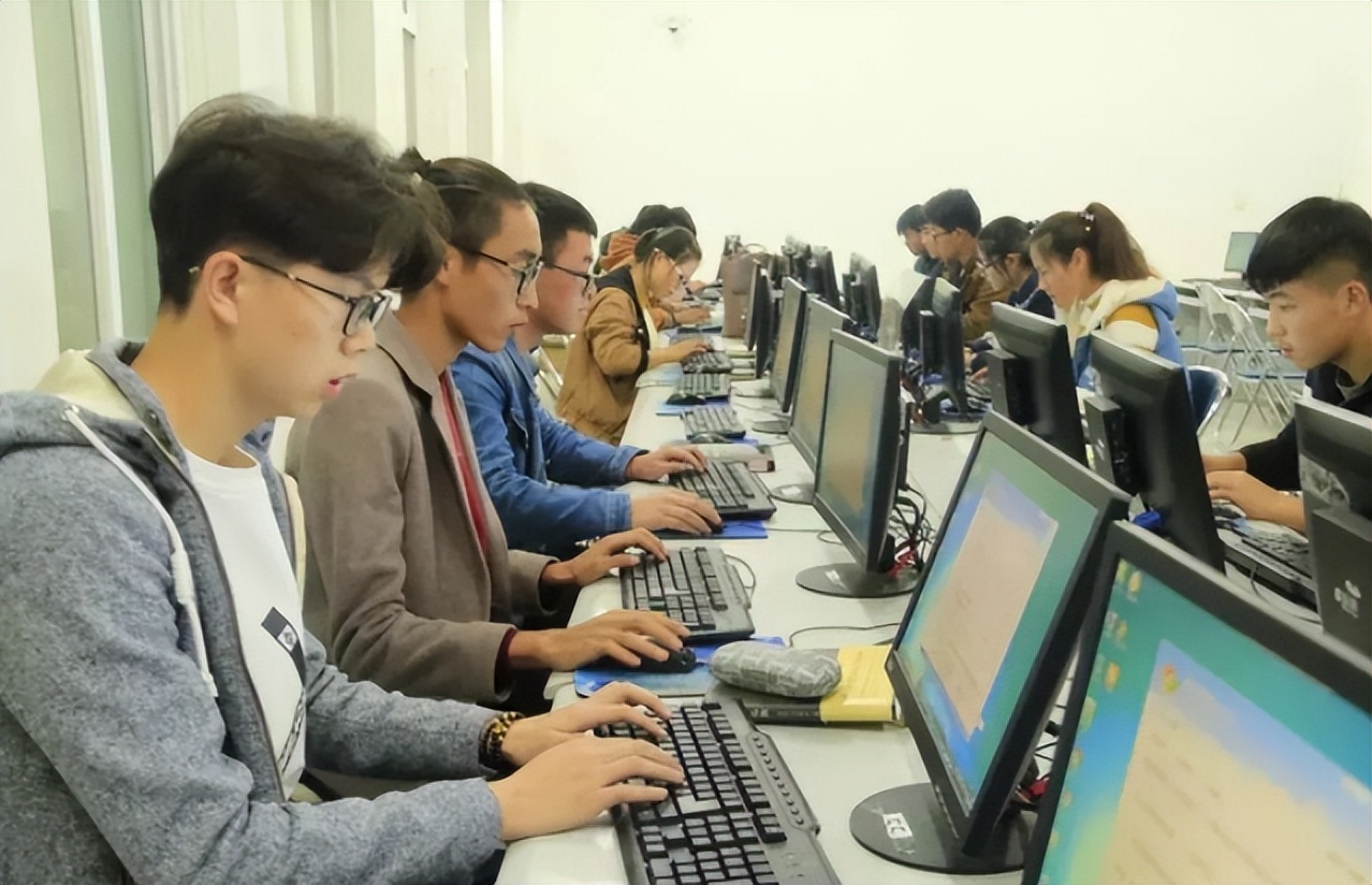 985计算机毕业生月薪3000,985计算机本科真实就业现状