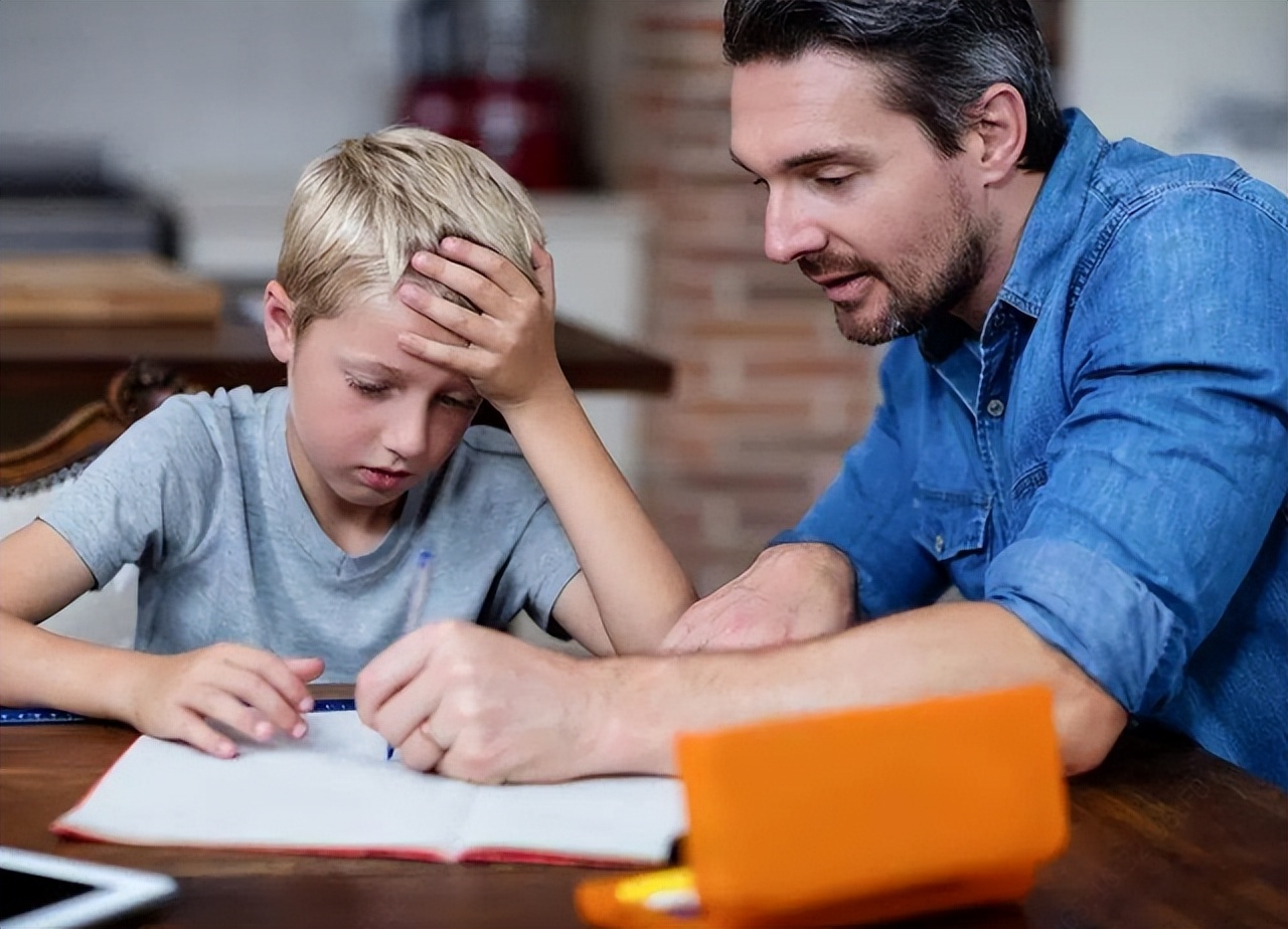 怎样有效给孩子辅导作业,孩子遇到不会的题就哭该怎么引导