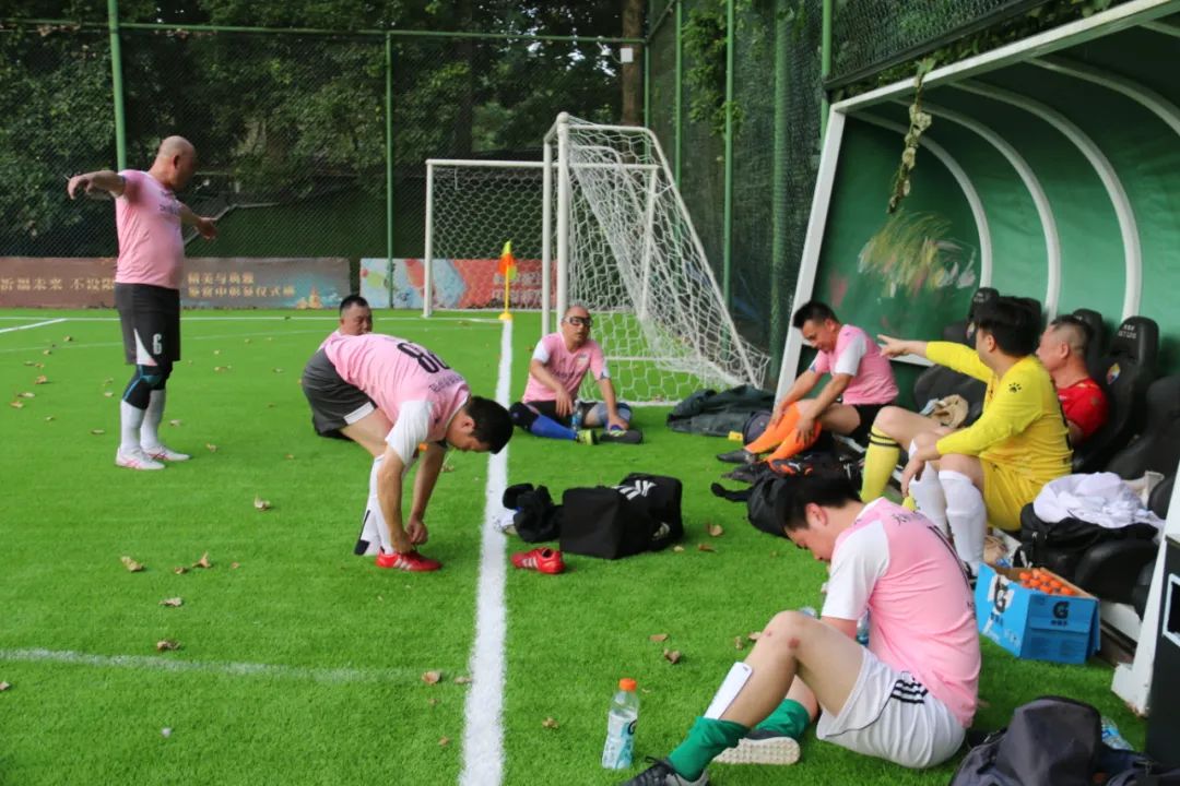 今年的成都热得发慌，夏天里的蒙爸足球，爱得发狂