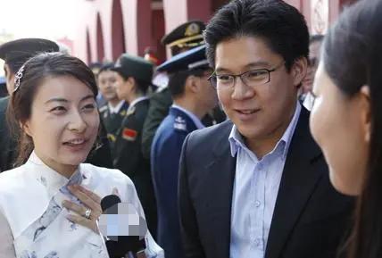 郭晶晶下嫁霍家后为何如此低调,下嫁霍启刚的郭晶晶曝光家庭地位