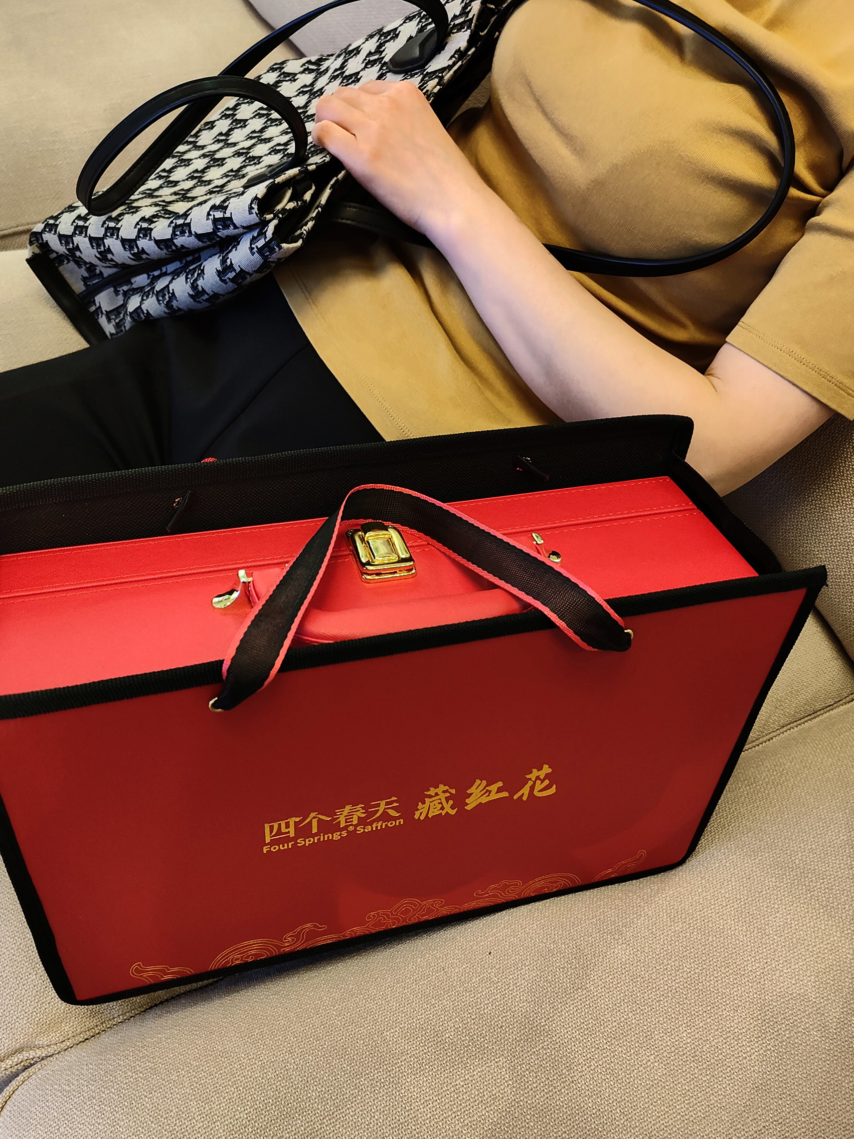 给长辈送生日礼物送什么女性,送女性长辈生日礼物推荐