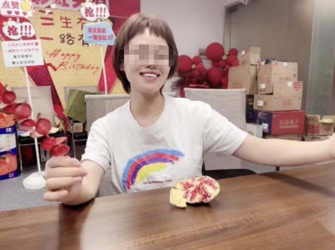 网红夫妻档赚疯了！拆二代富豪带货破10亿，“丑女”4300万买别墅