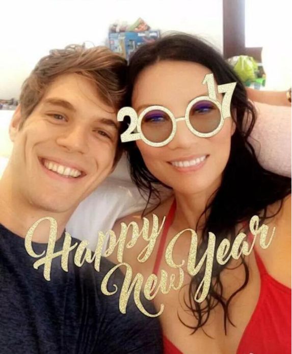 50岁邓文迪离婚后生活,邓文迪离婚靠什么生活