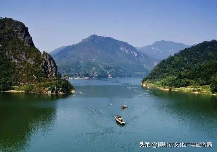 盛夏的风吹过茶园，穿过侗寨，在风情三江留恋不走~