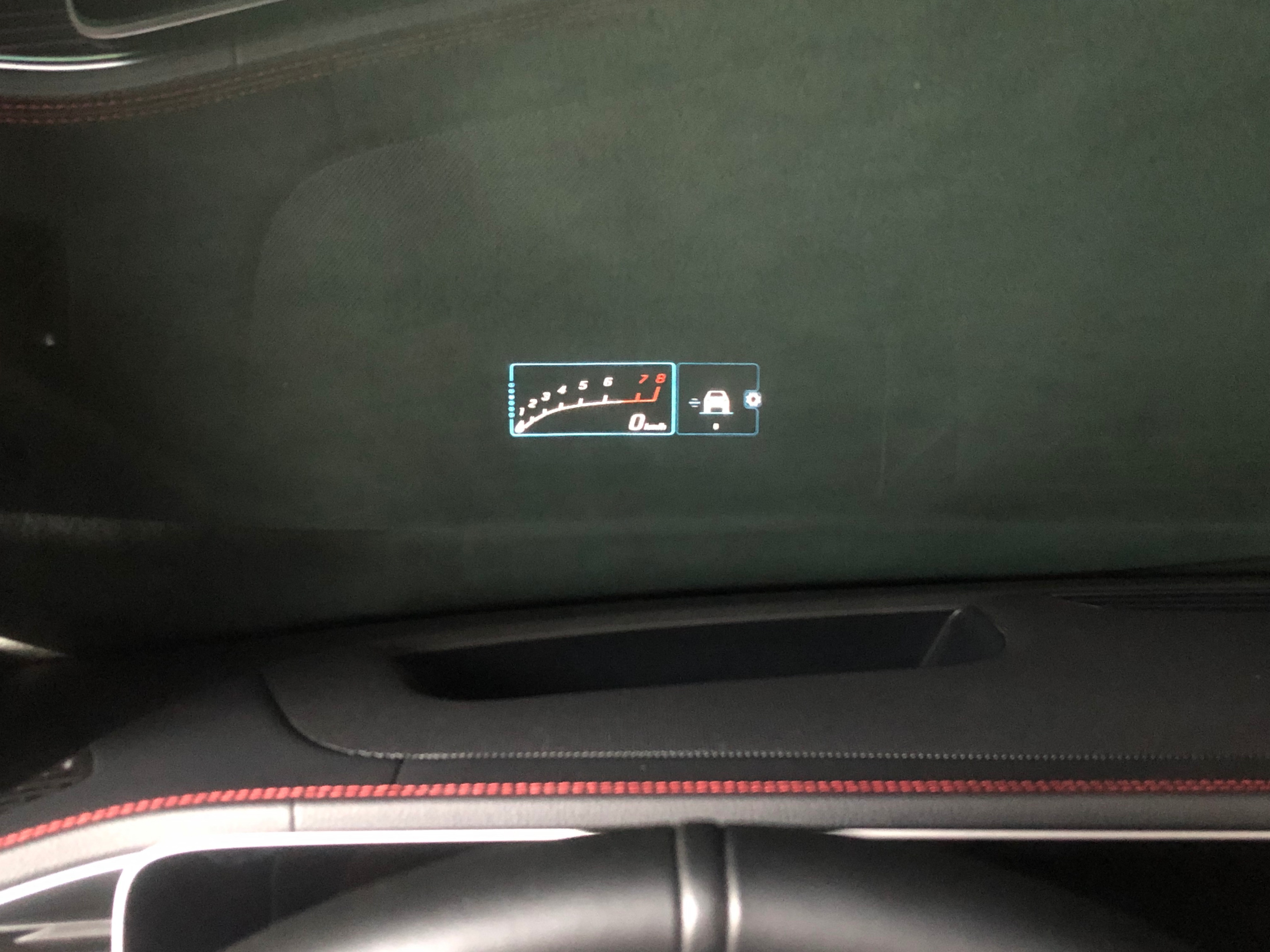 奔驰amggle53夜晚沉浸式体验,amggle53轿跑版抬头显示有点歪