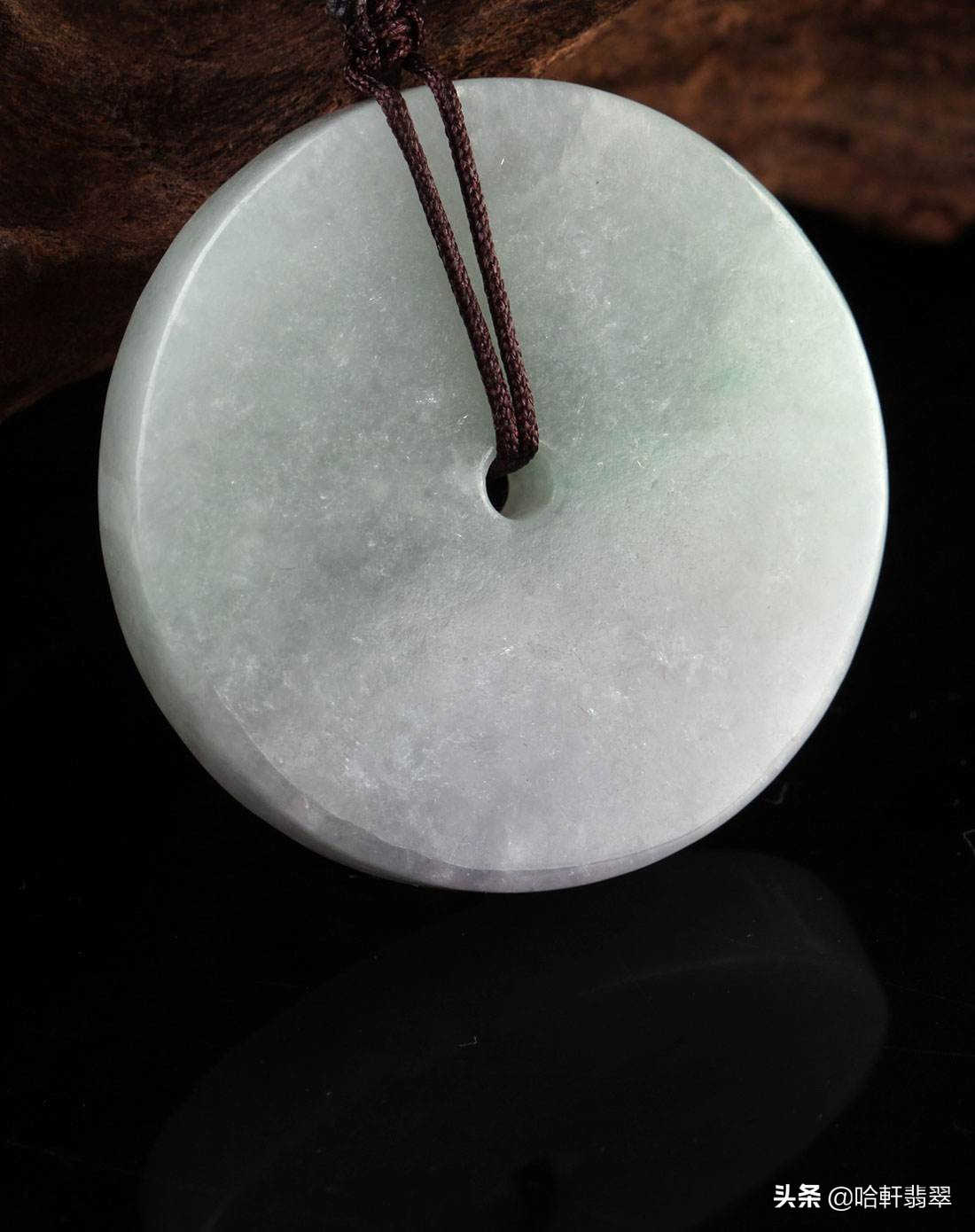 翡翠种料科普,白色豆种好还是绿色豆种翡翠好