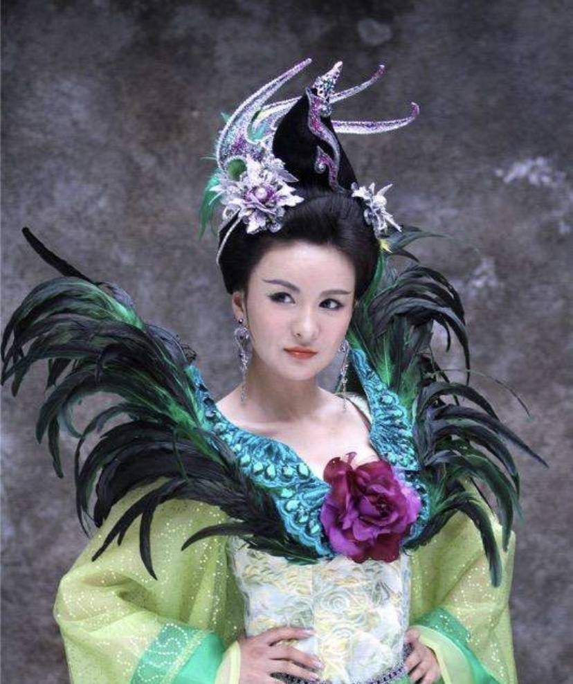 鸡毛穿一身、通天大脑门…国产神话剧的惊人造型，他们全都承包了