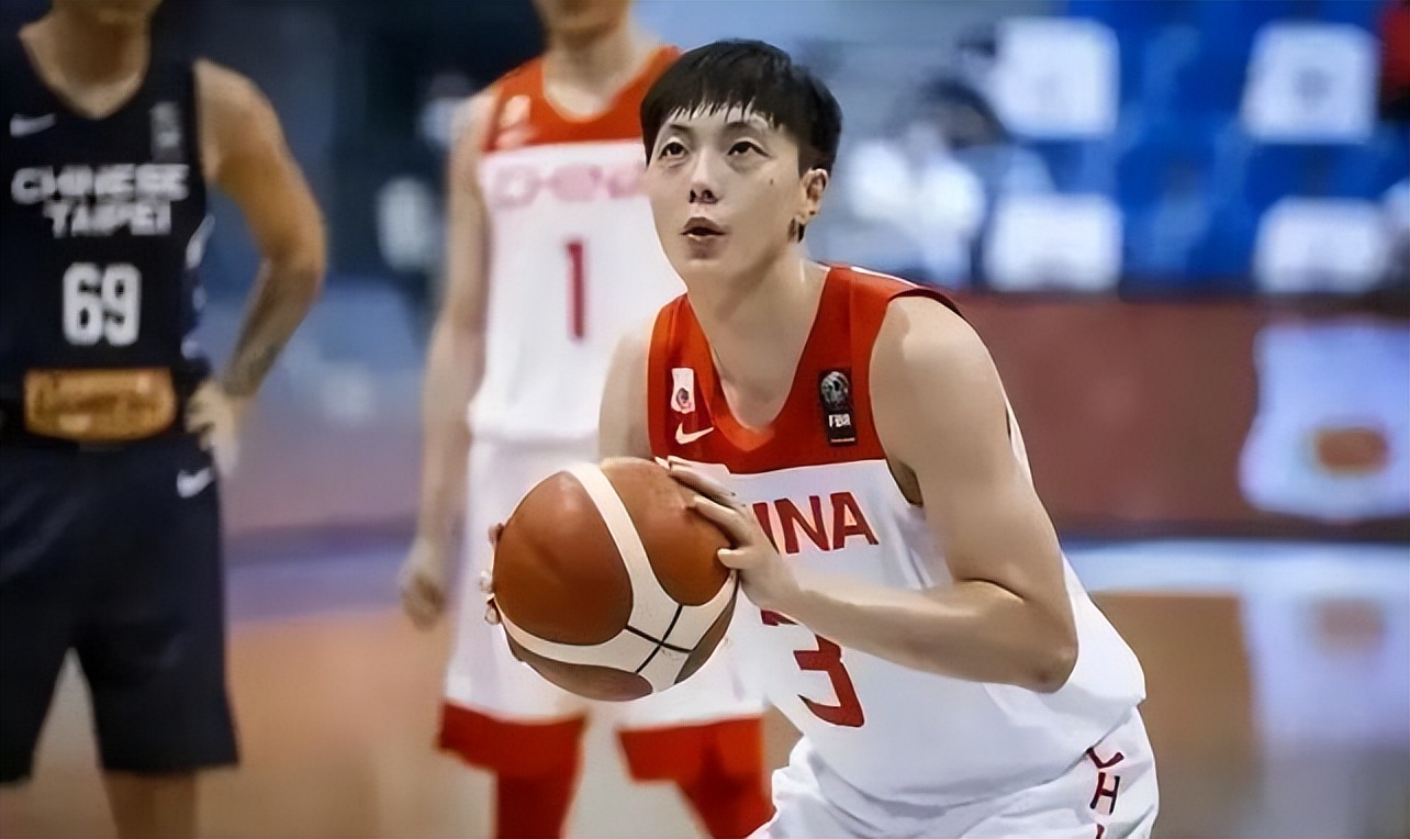 中国男篮12人大名单出炉，胡明轩入选，胡金秋曾凡博落选