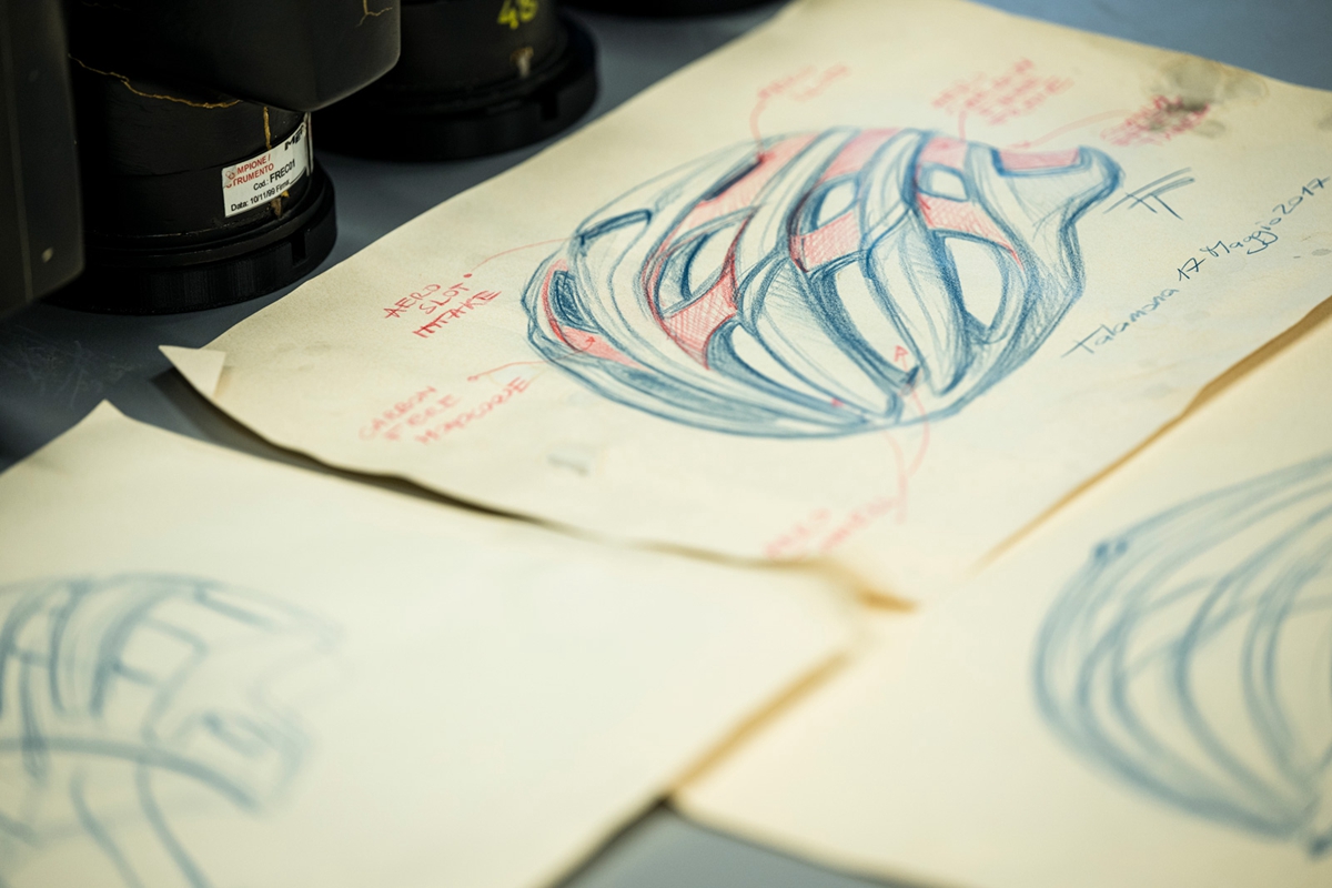 头盔强硬抗撞击不惧日常碰撞介绍,头盔可以防多少公里碰撞