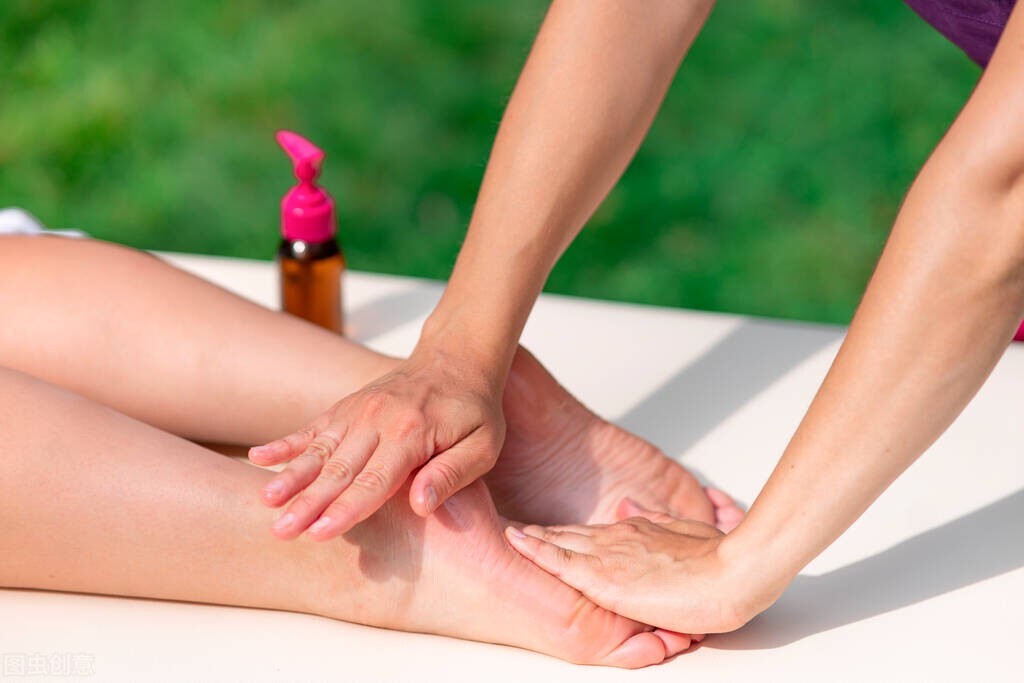 老人脚虚的原因和治疗方法,中年人脚部健康信号