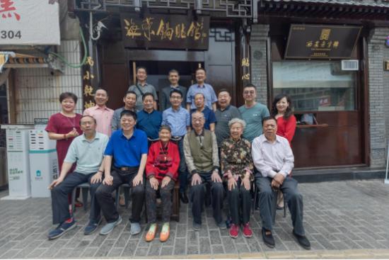 西安海荣锅贴创始人,海荣客栈和海荣锅贴