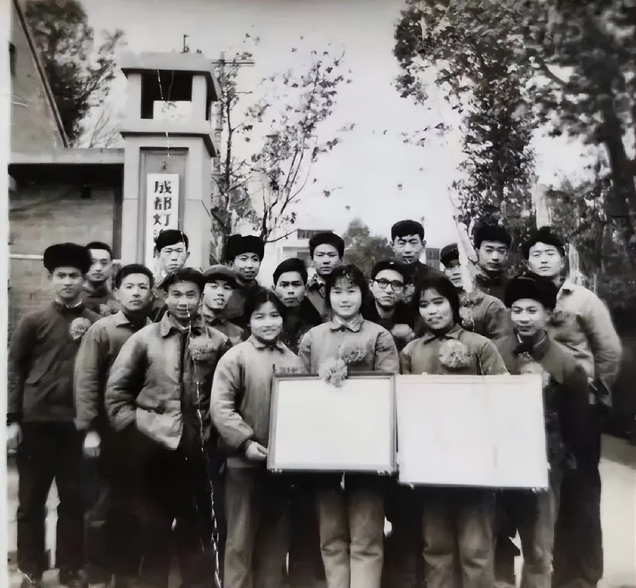 夜空中最亮的星点亮城市,夜空中最亮的灯泡