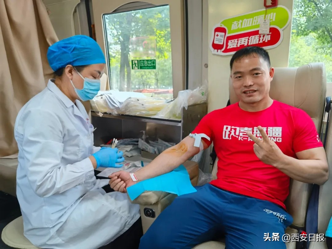 69位“跑友”化身接单骑士,用脚步和热情传递城市温度